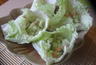 Конвертики из китайской капусты с салатом