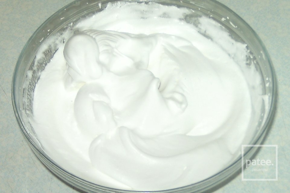 Рулет с кремом и смородиной - Шаг 2