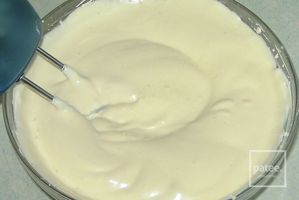 Рулет с кремом и смородиной - Шаг 3