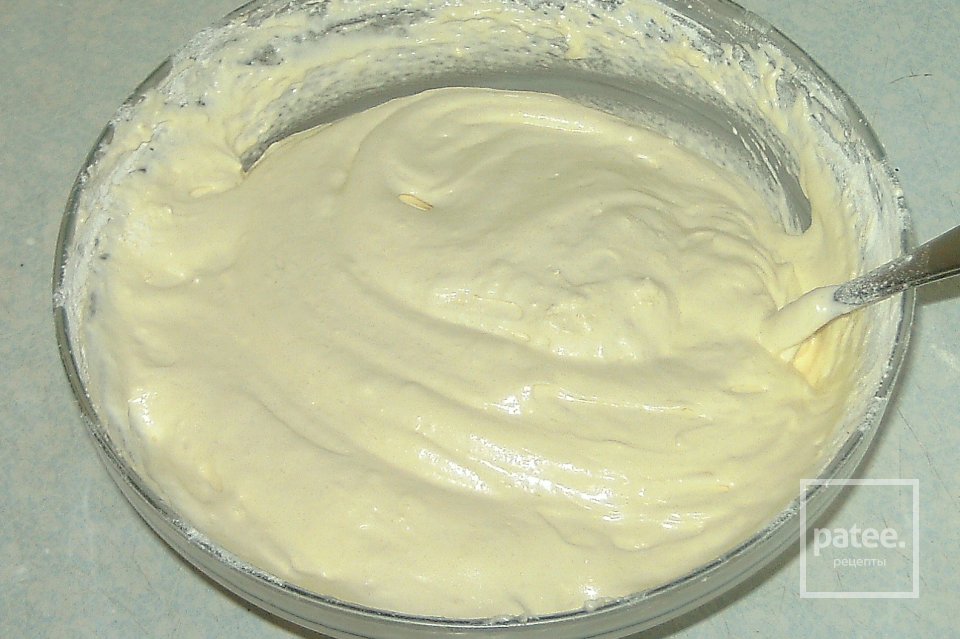 Рулет с кремом и смородиной - Шаг 4