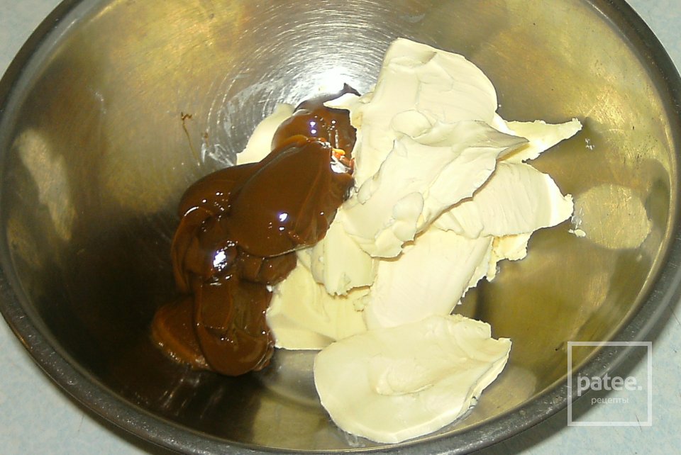 Рулет с кремом и смородиной - Шаг 6