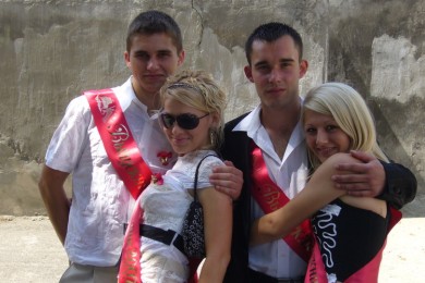 Какие у вас отношения с вашими бывшими одноклассниками?