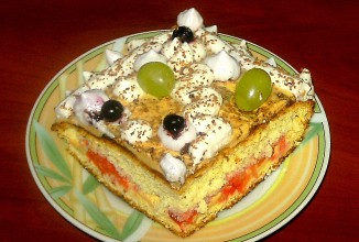 Бисквит с масляным кремом и клубникой