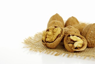 Грецкий орех: полезный состав и применение