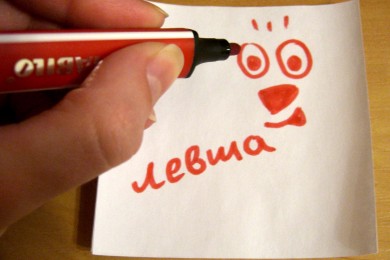 Будете ли вы переучивать ребенка, если он левша?