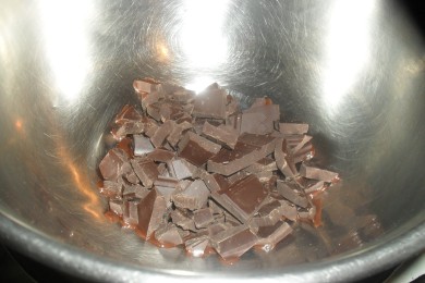 Шоколадный бисквит со взбитыми сливками - приготовление