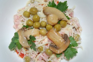 Салат с ветчиной, сыром и грибами