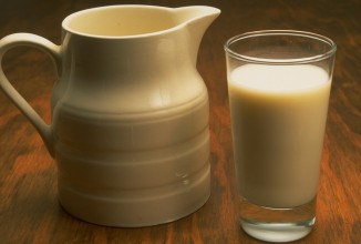 Что содержит в себе магазинное молоко?