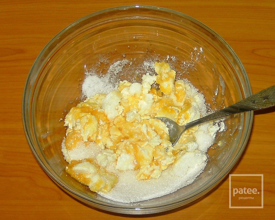 Творожный кекс с черносливом - Шаг 1