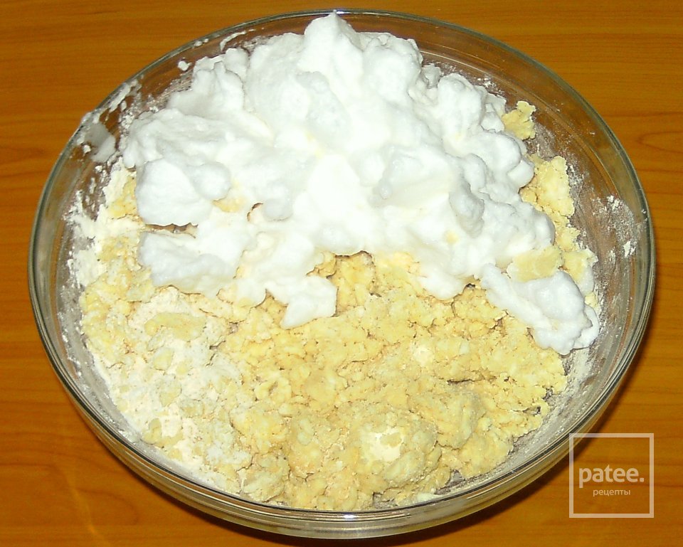 Творожный кекс с черносливом - Шаг 3