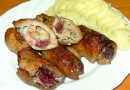 Рулетики из свинины с вишней