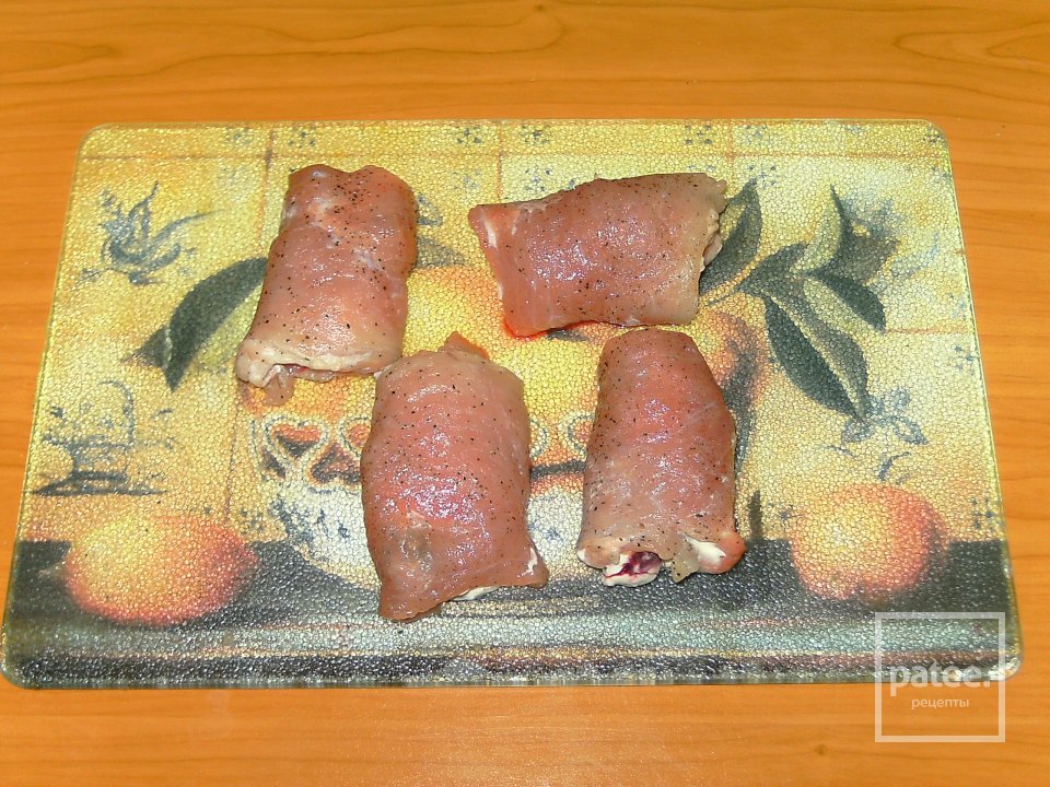 Рулетики из свинины с вишней - Шаг 4