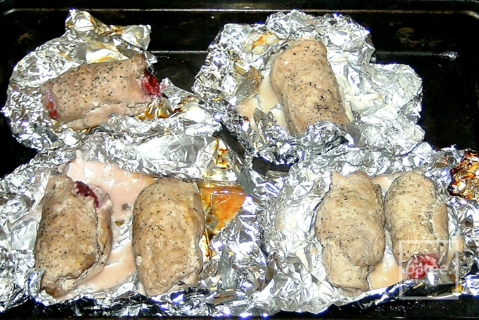 Рулетики из свинины с вишней - Шаг 7