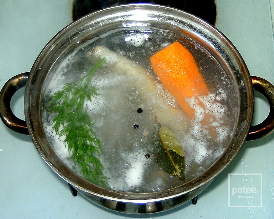 Заливное из рыбы с креветками - Шаг 1