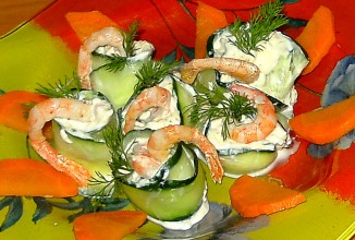 Закуска из огурцов и креветок