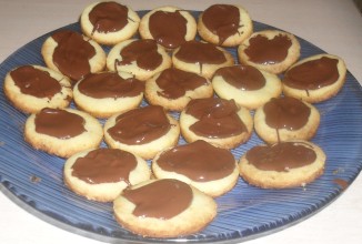 Песочное печенье в шоколадной глазури