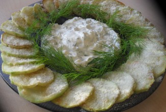 Кабачки с чесночным соусом в пармезане