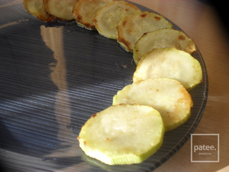 Кабачки с чесночным соусом в пармезане - Шаг 3