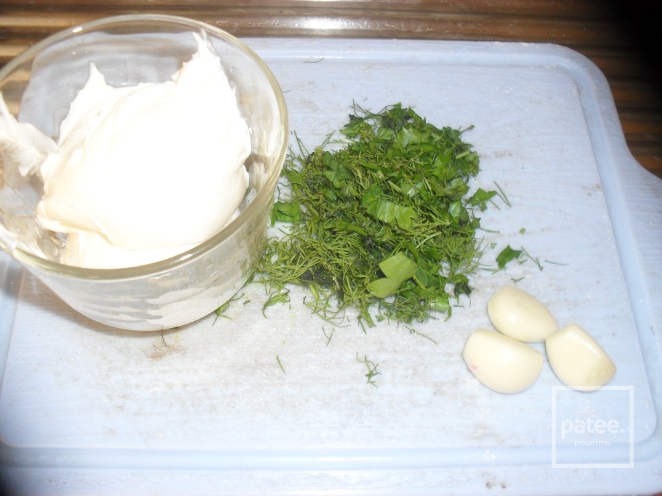 Кабачки с чесночным соусом в пармезане - Шаг 4