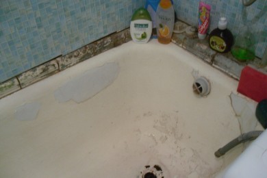 как родной отец пытается выселить своих детей из квартиры