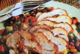 Куриная грудка с салатом по-чилийски