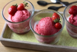 Клубничное мороженое