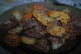Печеное мясо с картофелем
