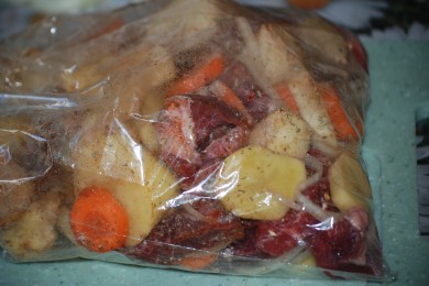 Печеное мясо с картофелем - приготовление