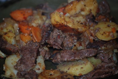 Печеное мясо с картофелем - приготовление