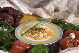 Букатини с соусом из сладкого перца