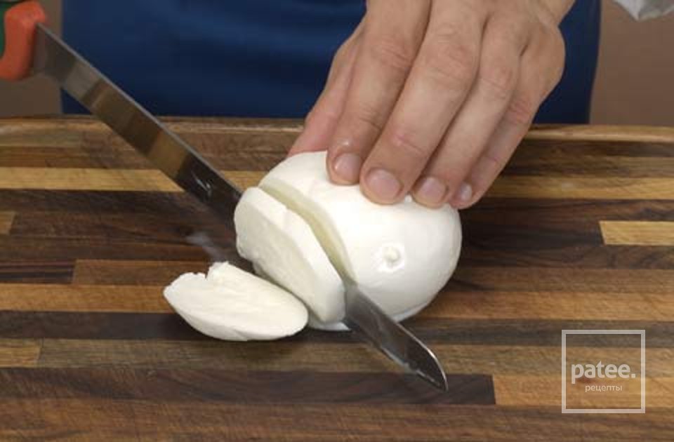 Салат "Капрезе" с обжаренными овощами и тимьяном - Шаг 2