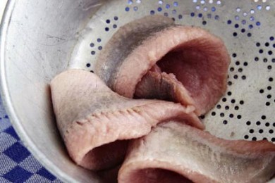 Салат из сельди - приготовление