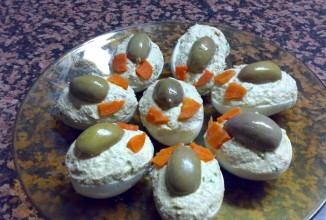 Яйца, фашированные лососем