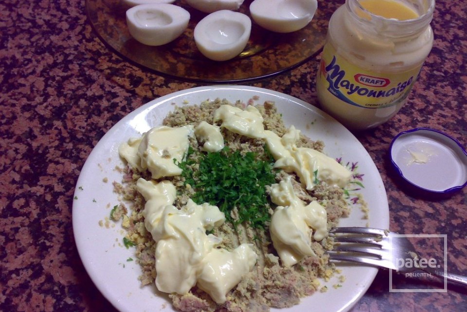 Яйца, фашированные лососем - Шаг 4