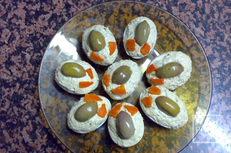 Яйца, фашированные лососем - Шаг 5