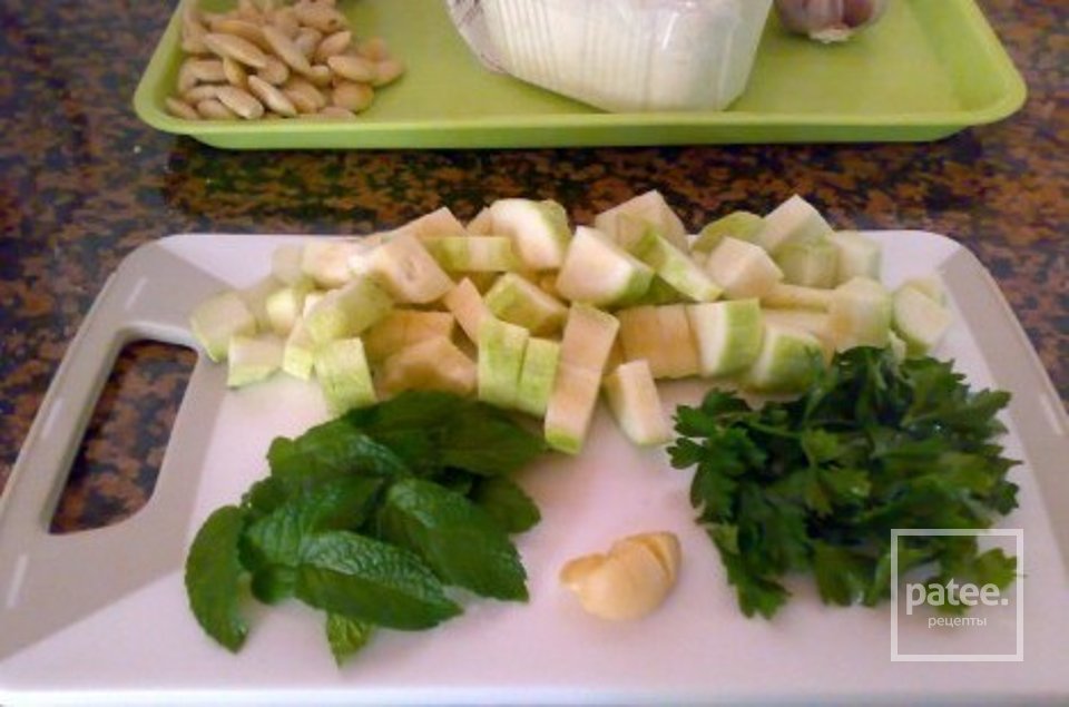 Песто из цуккини - Шаг 1
