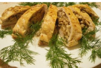 Куриные грудки, фаршированные грибами и шпинатом