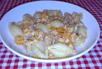 Конкилье с тыквой и соусом карбонара