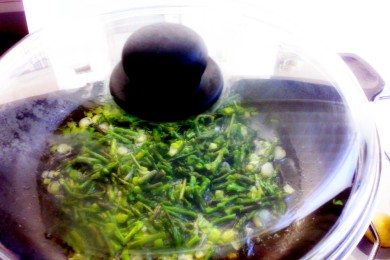 Фузилли с креветками и спаржей - приготовление