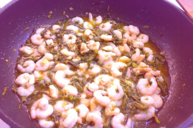 Фузилли с креветками и спаржей - приготовление