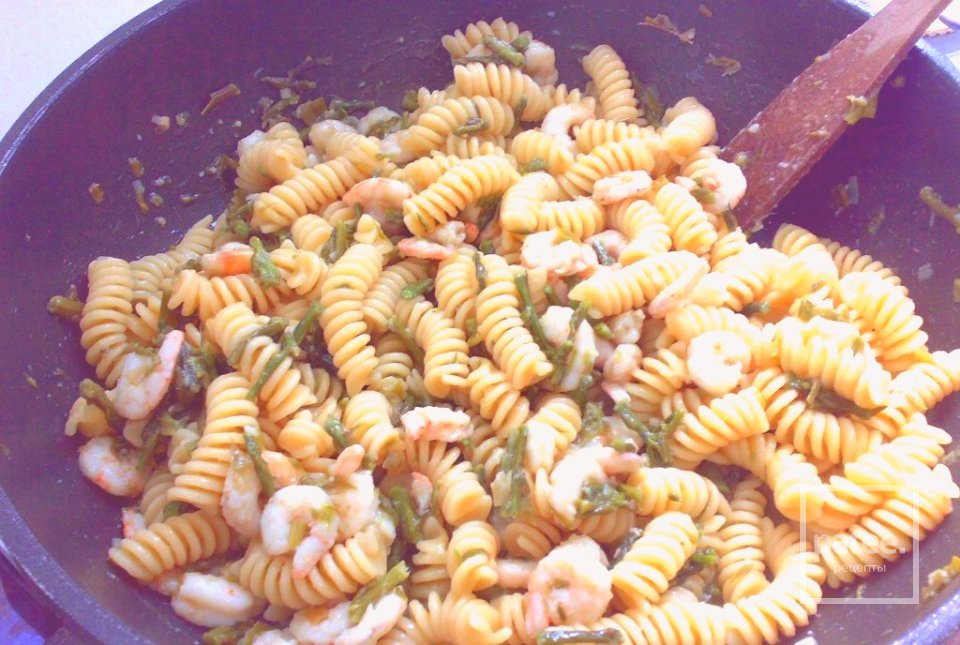 Фузилли с креветками и спаржей - Шаг 5