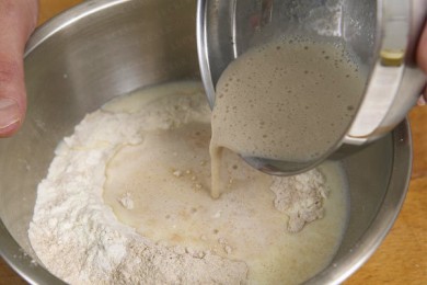 Блины с икрой и лососем - приготовление