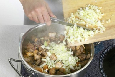 Сливочный гуляш по-баварски - приготовление