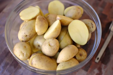 Печеный картофель с приправами - приготовление