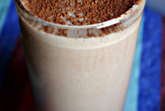 Шоколадное молоко с бананом и арахисовым маслом