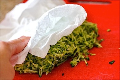 Пицца с сыром и кабачками цуккини - приготовление