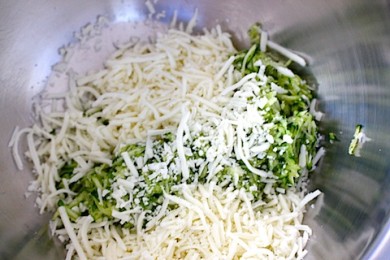 Пицца с сыром и кабачками цуккини - приготовление