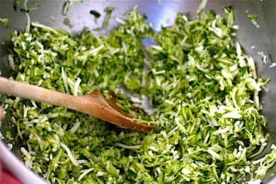 Пицца с сыром и кабачками цуккини - приготовление