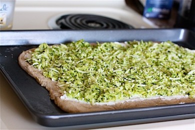 Пицца с сыром и кабачками цуккини - приготовление