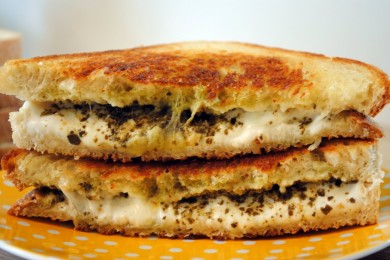 Рецепт Сэндвич с сыром и песто